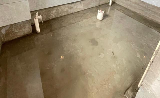 卫生间做防水后，试水也不漏，但装修好又漏水了是什么原因呢？该怎么办呢？